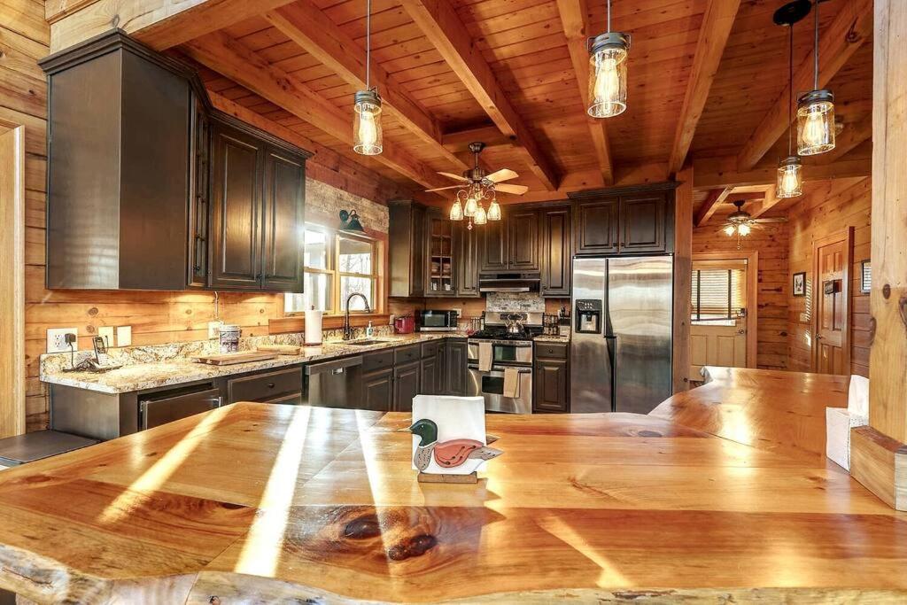 Blue Ridge Bliss- Spacious Cabin, Pets, Hot Tub! Exteriér fotografie